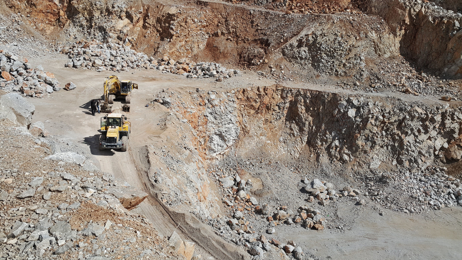 Quartz quarry operations